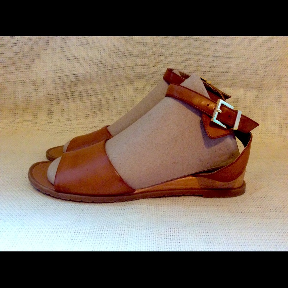 Kenneth Cole Jolly Camel Tan Ankle Strap Sandals